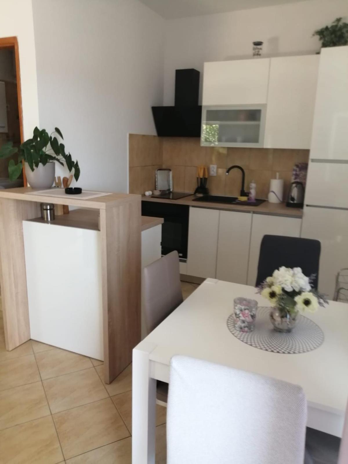 Mala Basina -Maslina Apartment Vrbanj ภายนอก รูปภาพ